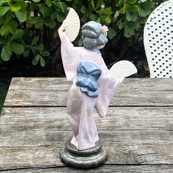 LLADRO PORCELAIN FIGURINE # 4991 "Madame Butterfly" Geisha Girl w/ 2 Fans - Picture 6 of 8